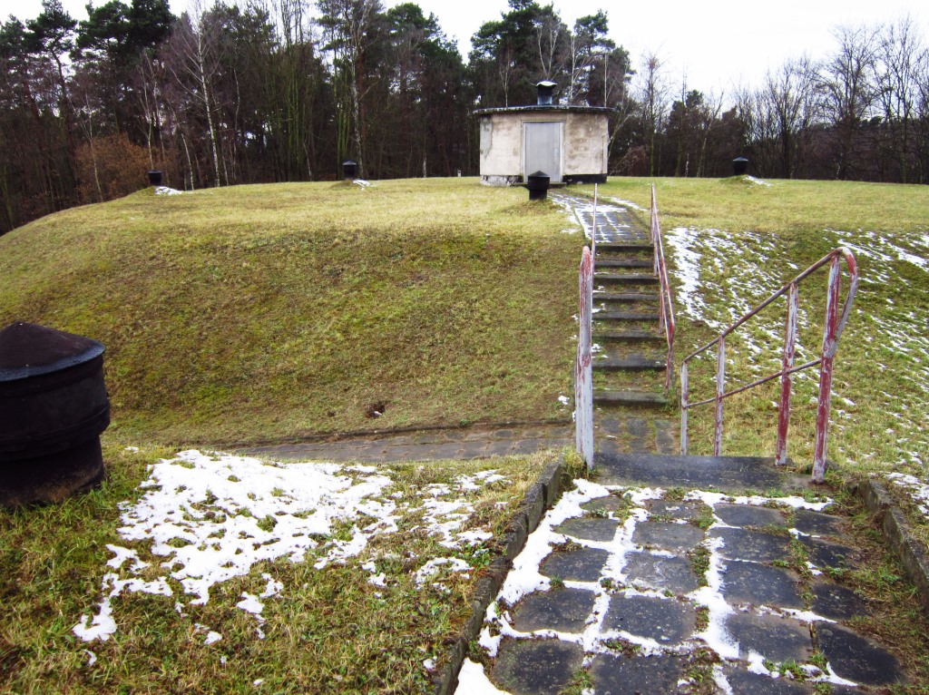 Blick von Wasserkammer 2 auf die Kammer 1 des Hochbehälters vor Beginn der Maßnahme.